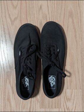 Vans Black Canvas Low-Top Sneakers - Classic Lace-Up US 8 Mens / 9.5 Womens